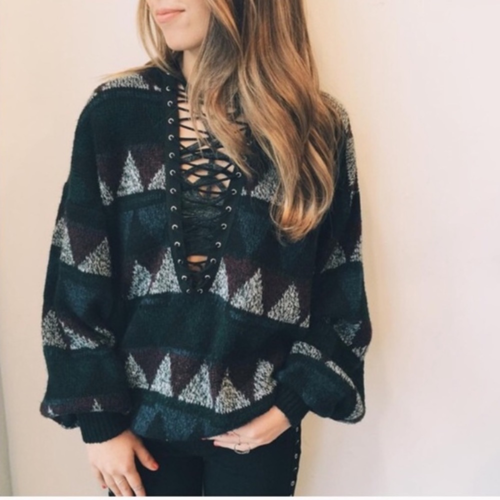 LF FOAK VINTAGE LACE UP SWEATER